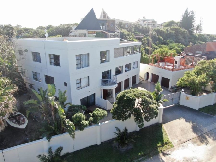 8 Bedroom Property for Sale in Paradise Beach Eastern Cape